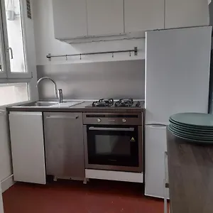  Séjour chez l'habitant Un Typique Parisien / A Typical Parisian France
